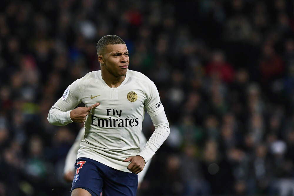   被骂“狗脑子”的那英，为啥反复翻红？